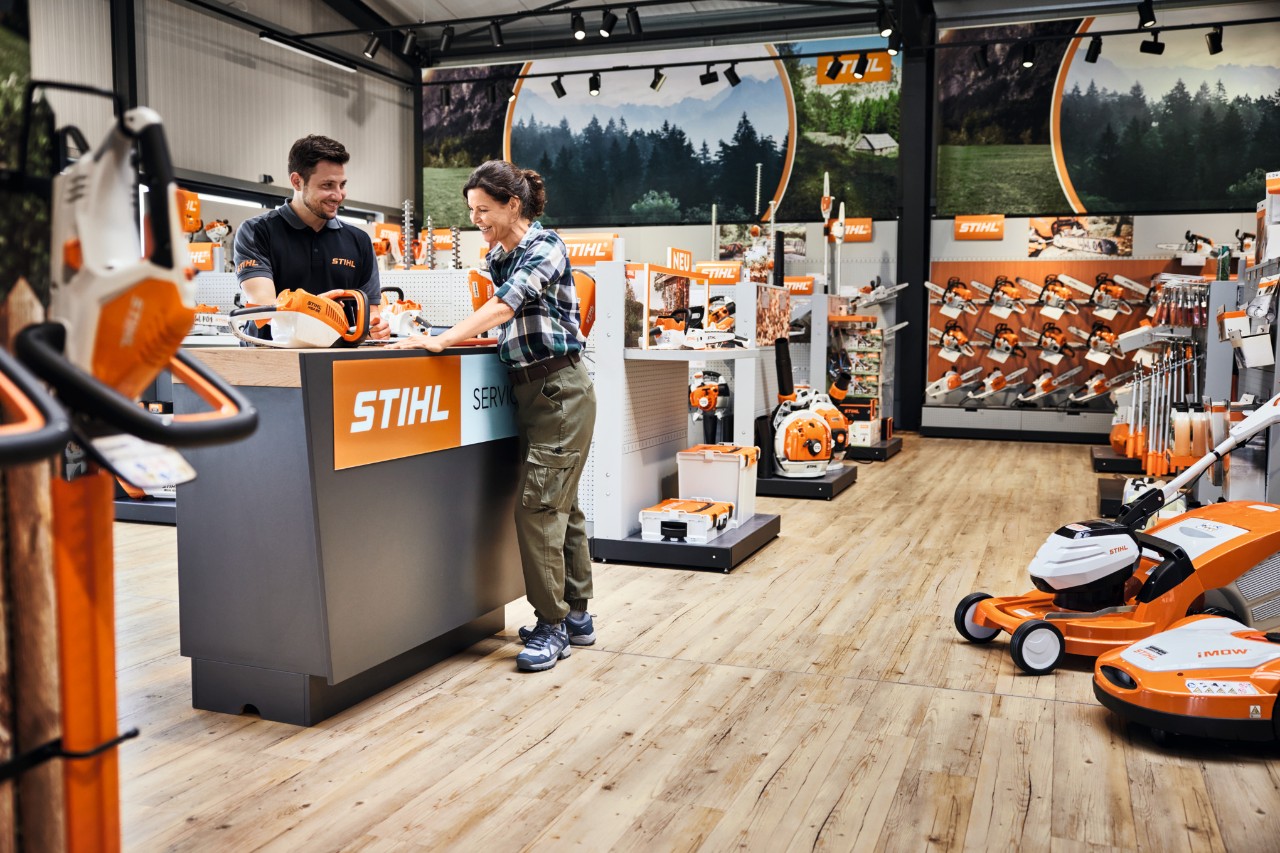Beratungssituation beim STIHL Fachhandel