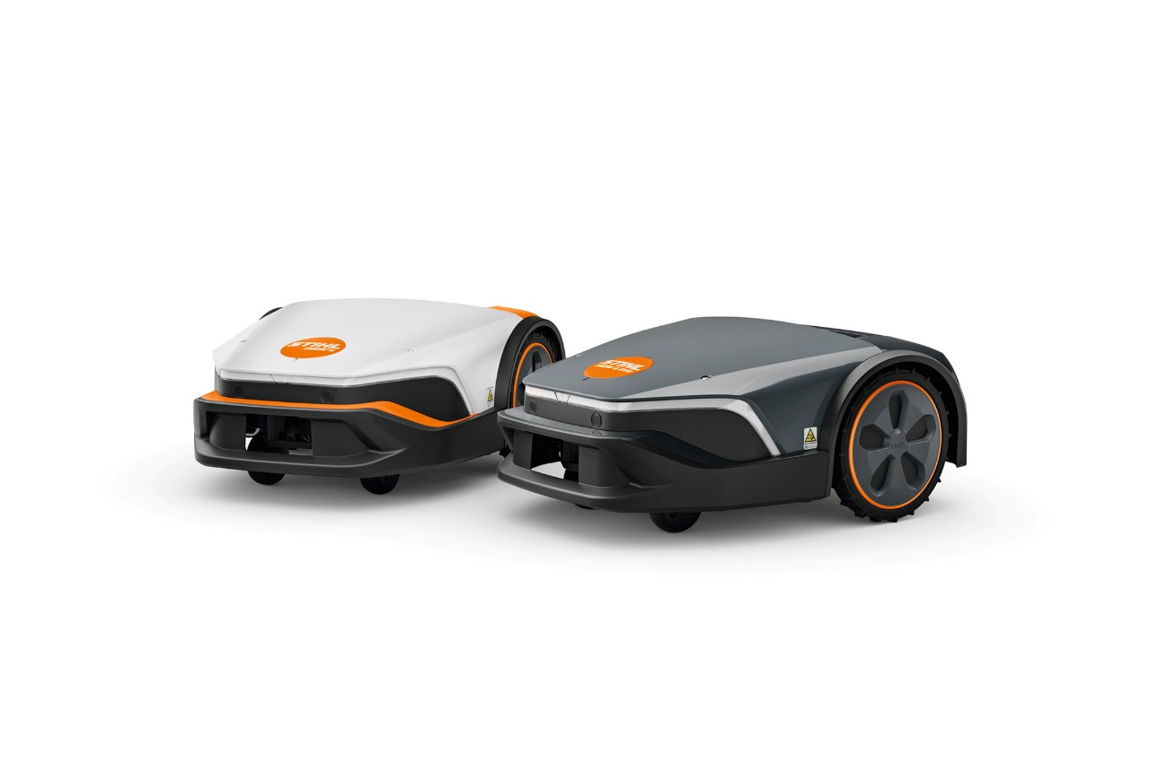 STIHL iMOW® und STIHL iMOW® EVO vor weißem Hintergrund