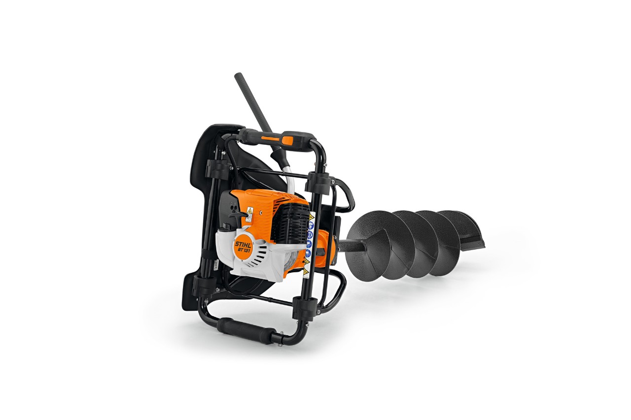STIHL Erdbohrgerät BT 131 vor weißem Hintergrund