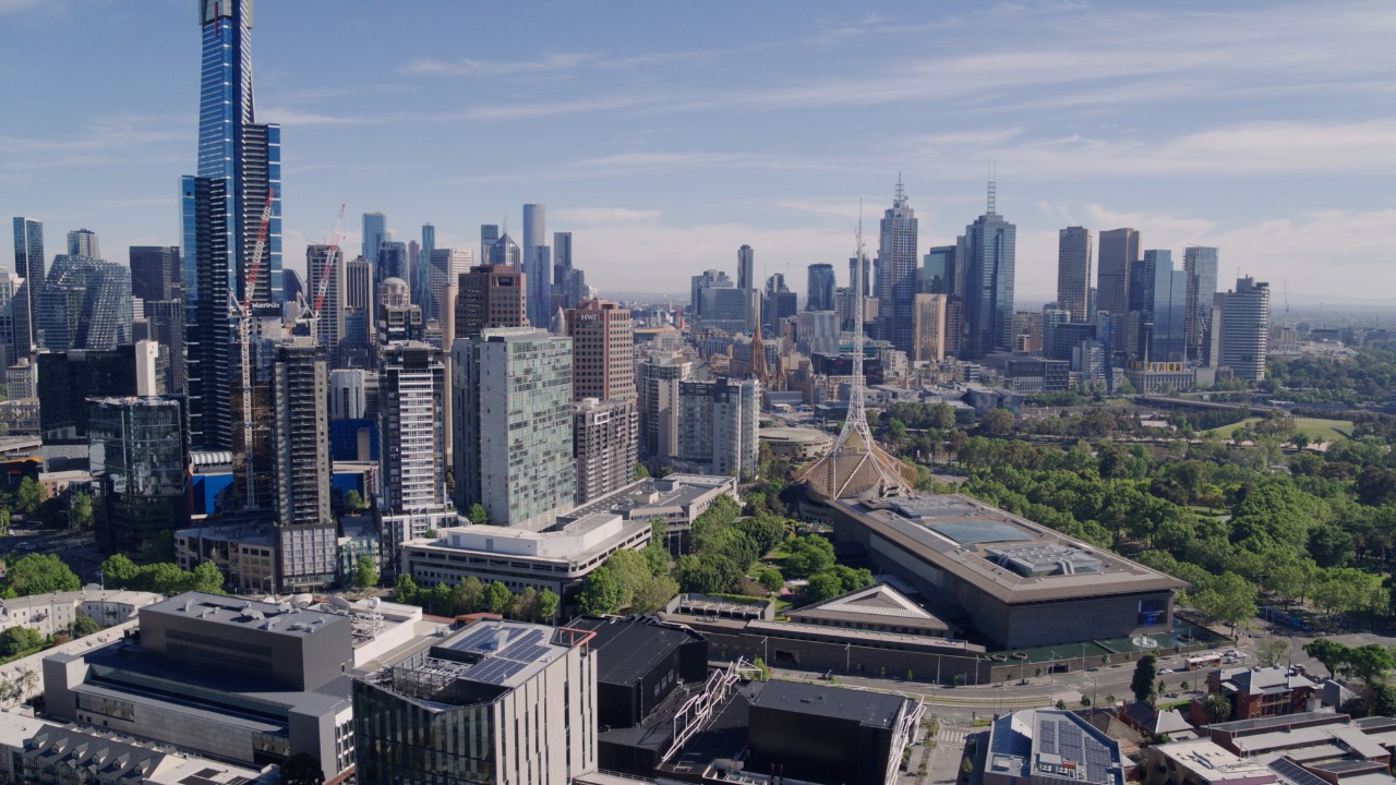 Vogelperspektive von Melbourne mit Stadtbegrünung durch die Royal Botanic Gardens Victoria