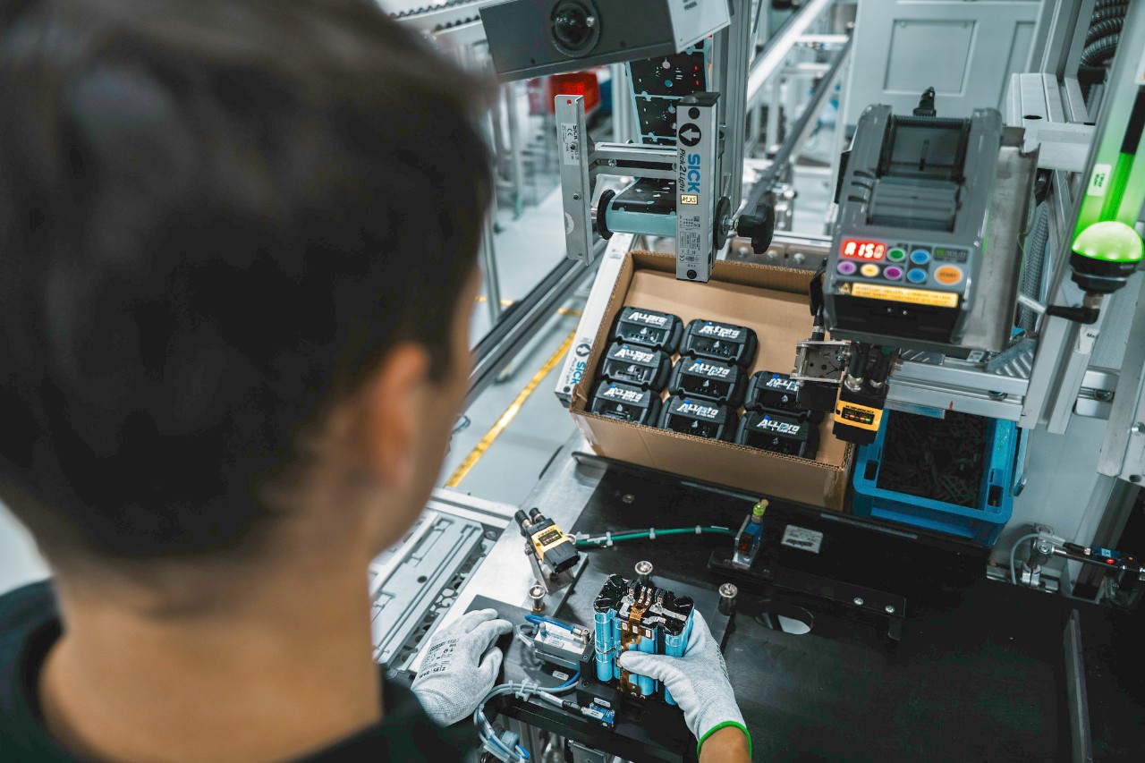 Die Elektronik ist mit einer Schutzvorrichtung ausgestattet.