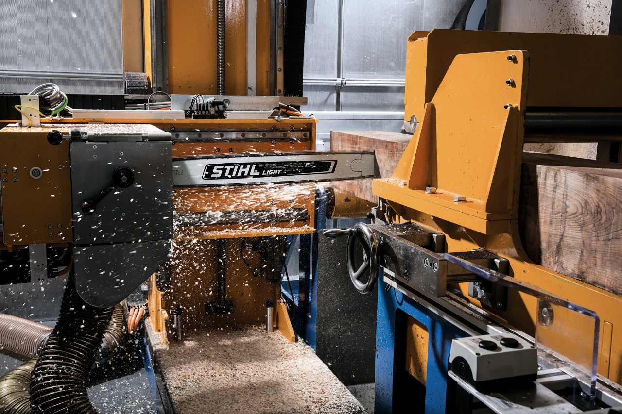 STIHL Führungsschienen werden in einer Werkstatt getestet