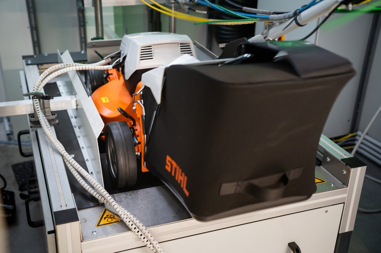 Der STIHL Profi-Rasenmäher im Walzentest