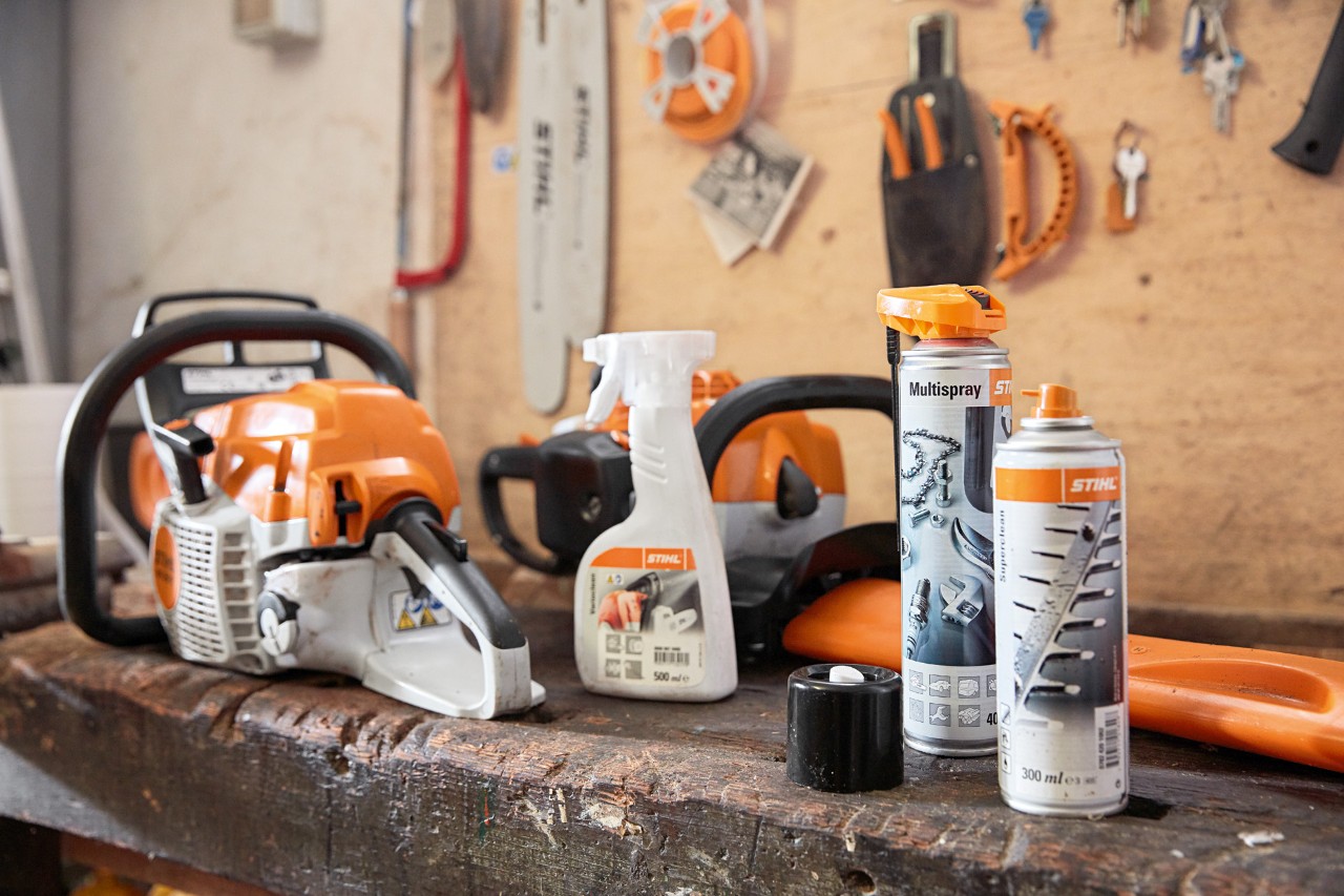 Betriebsstoffe für die Wartung der Kettensäge: STIHL Varioclean, Multispray und Superclean