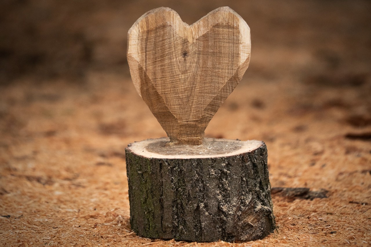 Herz aus Holz selber machen – DIY-Anleitung