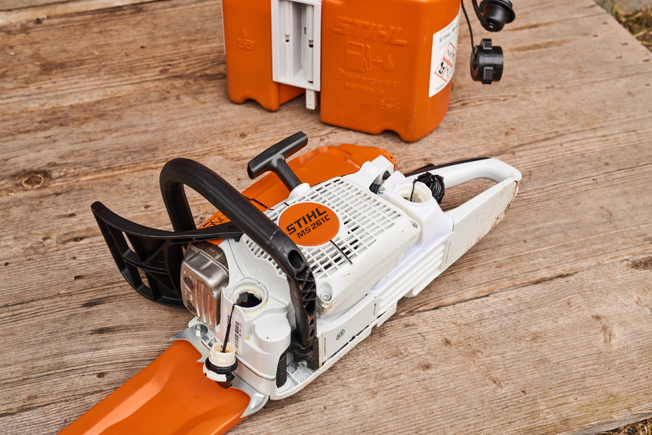 STIHL Benzin-Kettensäge MS 261 vor dem Öffnen